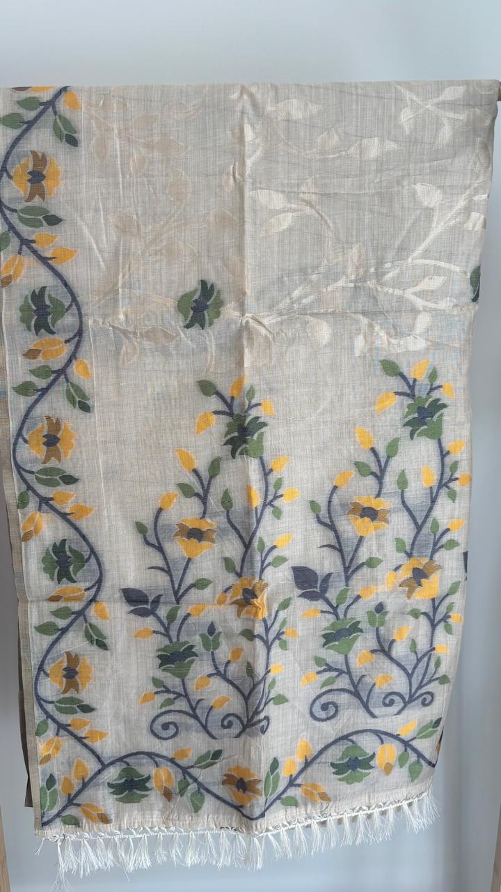 Detailed fabric texture of the Noor Vana saree highlighting its lightweight feel and artisan-crafted Jamdani weave.